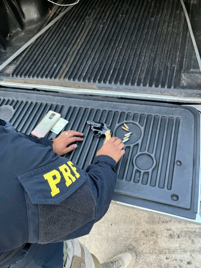 Procurado pela Justiça é preso com revólver na Dutra em Jacareí