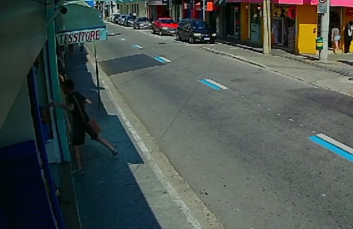 VÍDEO: Homem é preso após roubar celular no Centro de São José