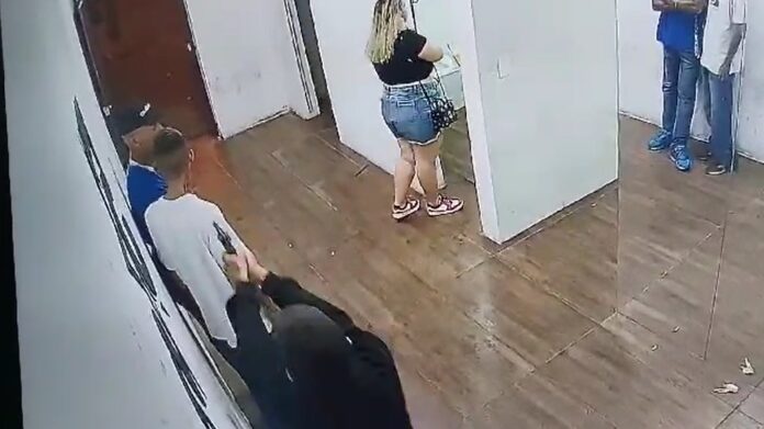 Homem é condenado a mais de 20 anos de prisão por morte de jovem em balada de São José; veja VÍDEO do crime