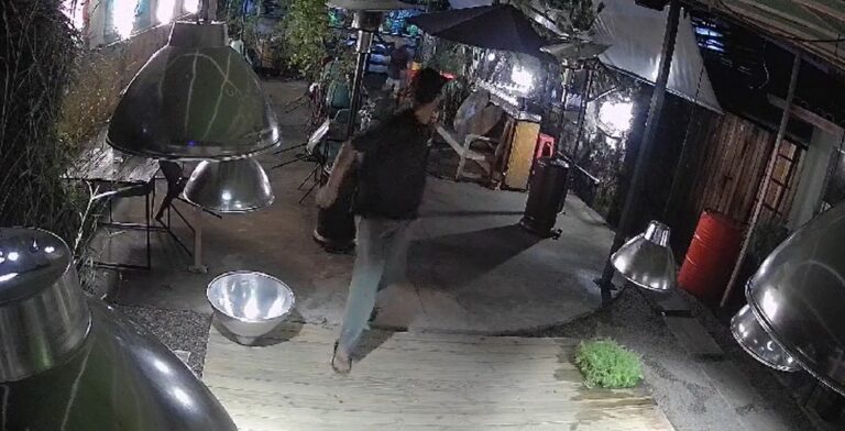 VÍDEO: Dupla invade bar, danifica espaço e causa prejuízo de R$ 3 mil a empresário de São José