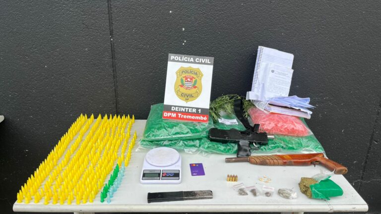 Polícia Civil apreende armas e grande quantidade de drogas em barraco, em Tremembé