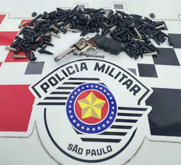 Homem é preso com arma e mais de 200 pinos de cocaína em Jacareí