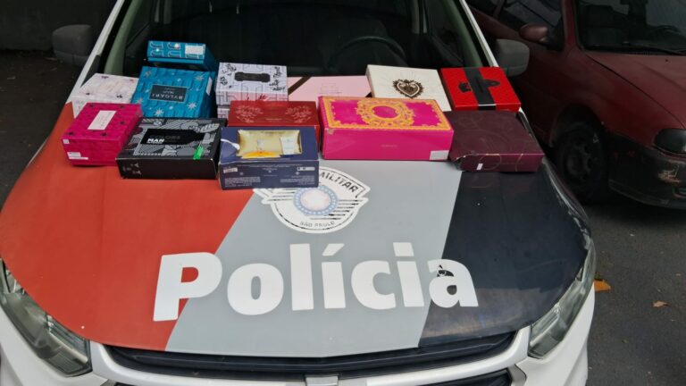 Homem é preso após ser flagrado escondendo perfumes em tubulação de loja de shopping em São José
