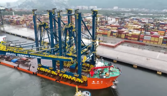 BTP recebe dois novos portêineres que contribuirão para a operação de navios gigantes no Porto de Santos; Entenda