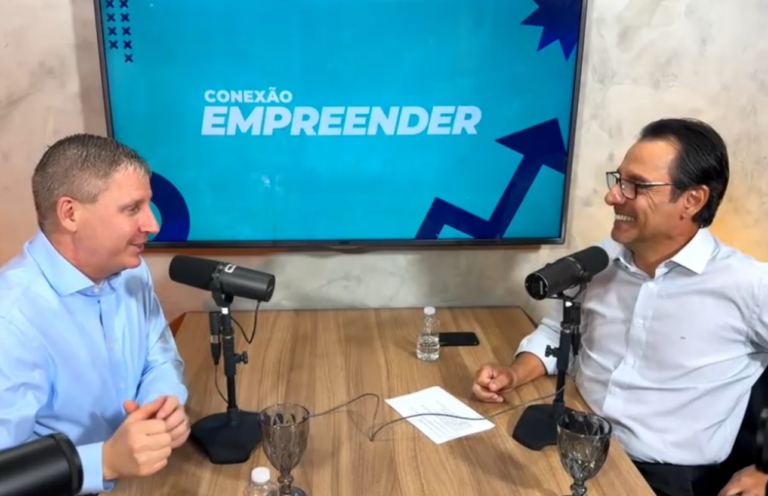 Thathi Record estreia podcast “Conexão Empreender” com presidente da Azul Linhas Aéreas