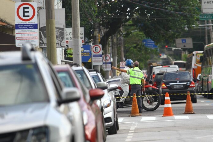 Obras interditam avenida no Centro de São José nesta sexta-feira (15) Obras interditam avenida no Centro de São José nesta sexta-feira (15)