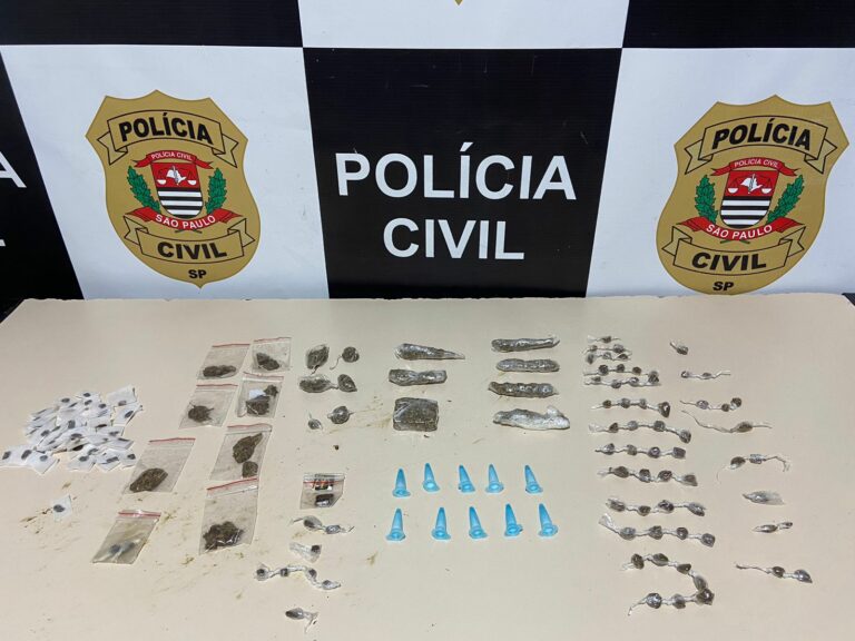 Homem é flagrado escondendo drogas em tronco de árvore e é preso em São Vicente