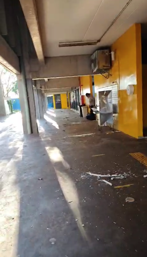 os invasores quebraram lâmpadas, furtaram vassouras e até levaram torneiras da instituição.