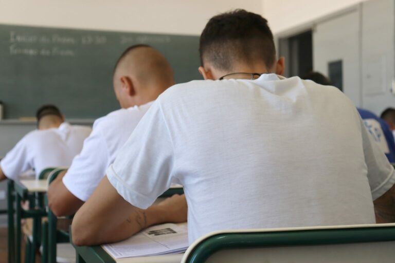 SP faz mutirão de emprego com 400 vagas para egressos do sistema prisional