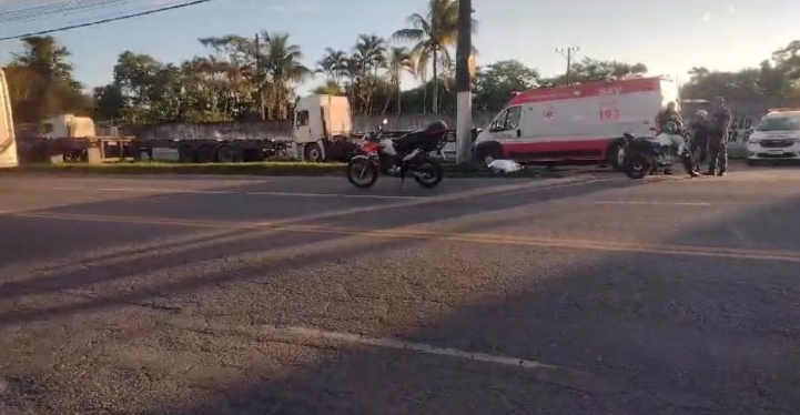 Motociclista colide contra poste e morre em Guarujá
