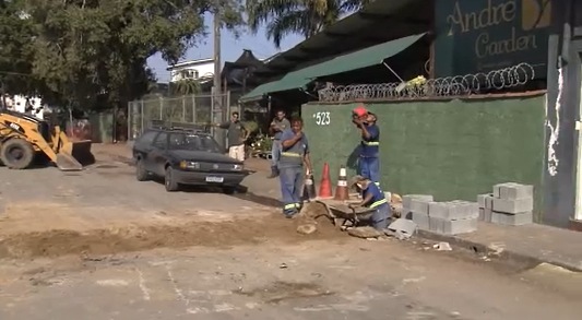 Obras de drenagem em Itanhaém iniciam em uma das vias principais da cidade
