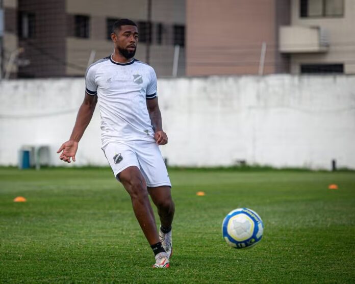 São José anuncia zagueiro Paulo César, ex-ABC, como reforço para temporada 2025