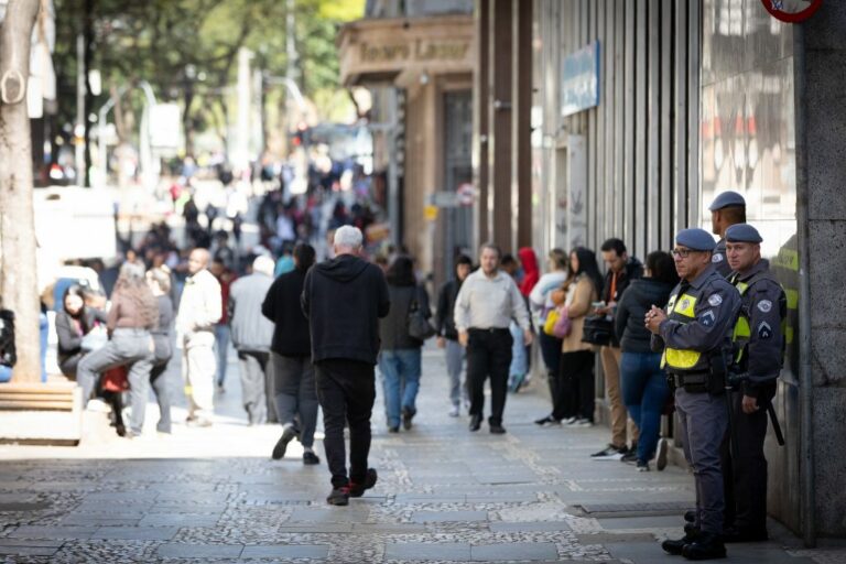 SP assina decreto autorizando contratação de PMs da reserva para cargos administrativos