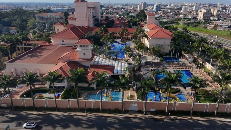 Criança afoga em resort em Campinas e está internada na UTI