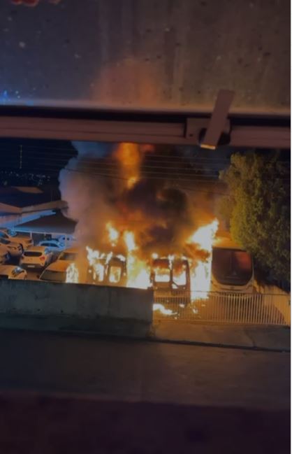 Incêndio criminoso destrói 10 veículos da saúde em Santo Antônio de Posse