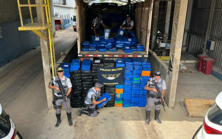 Polícia de SP prende homem que transportava quase 4 toneladas de maconha no interior