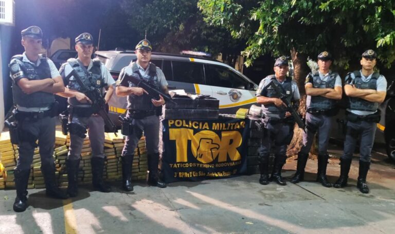 Polícia de SP apreende caminhonete roubada com mais de 1 tonelada de maconha no interior