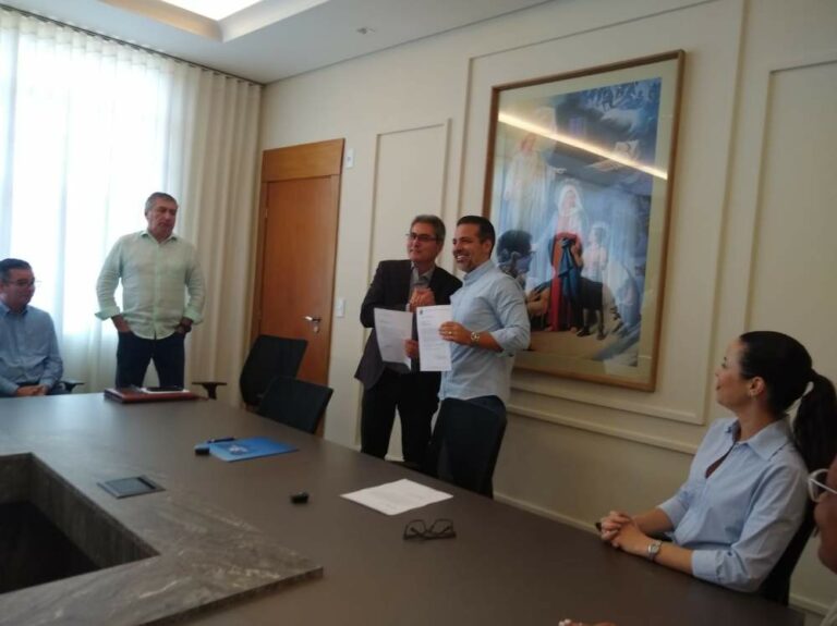 Lucas Zanatta propõe parceria com Unisalesiano para gestão da saúde pública de Araçatuba