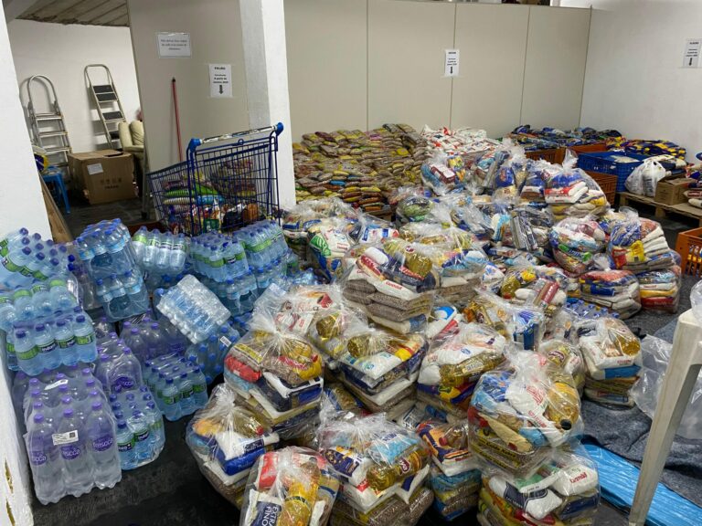 Fundo Social de Solidariedade de Cubatão inicia entregas de alimentos e kits para famílias vítimas do incêndio na Vila dos Pescadores