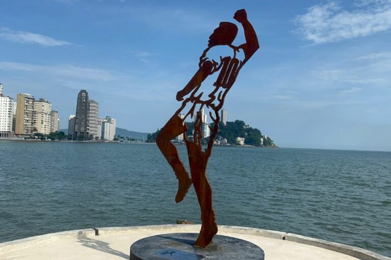 Píer do Pelé é atração indicada pelo Estado em guia turístico sobre futebol