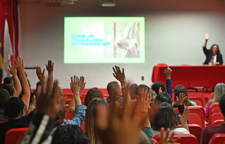 Jovens do Vibe participaram de cursos e palestras; 9 saíram do programa empregados