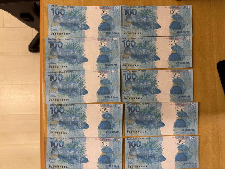 Mulher é presa após receber encomenda de R$ 1 mil reais em notas falsas em Praia Grande