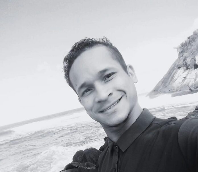 Homem que morreu esperando por atendimento em UPA é enterrado na região