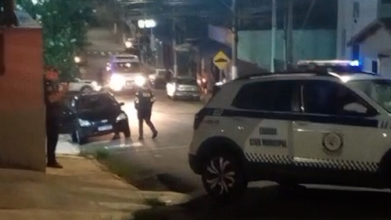 Homem invade casa e mata duas mulheres a tiros