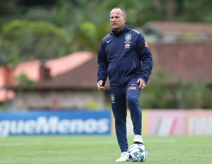 Ponte Preta renova comissão técnica e aposta em novo preparador físico para 2025