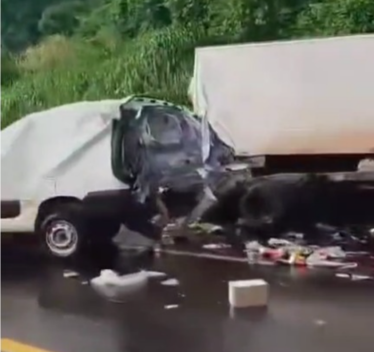 VÍDEO: Homem de 36 anos morre após acidente entre caminhão e Fiorino na região