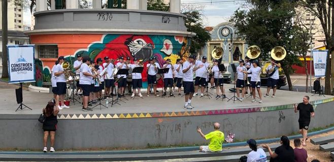 Banda Marcial Musicando celebra o Natal com concerto ao ar livre em Araçatuba