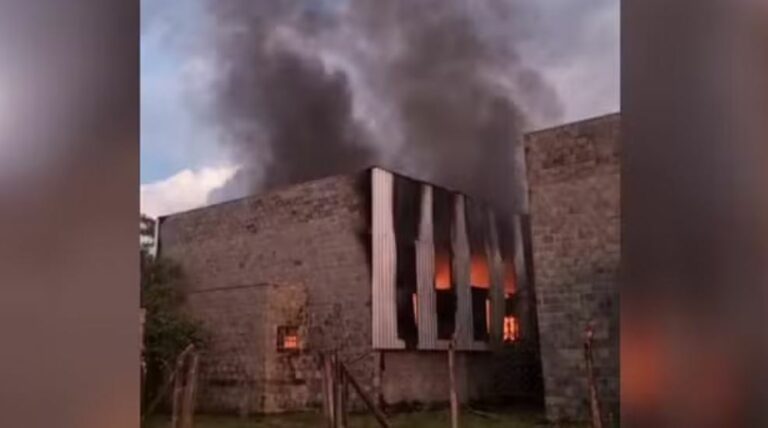 Incêndio destrói galpão de reciclagem em Birigui