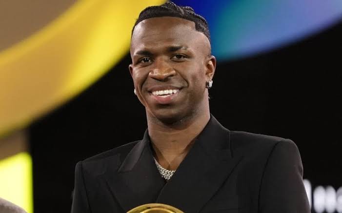 Vinicius Junior leva novo prêmio de melhor do mundo na Globe Soccer Awards