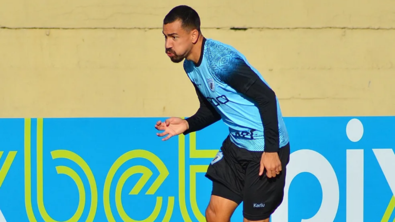 Ponte Preta encaminha contratação do zagueiro Saimon para 2025