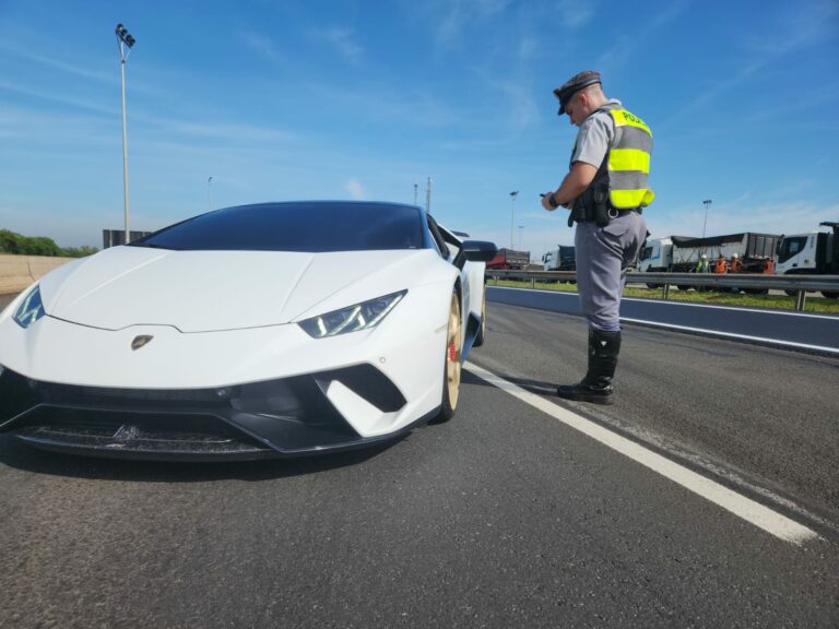 Polícia fiscaliza 84 carros esportivos na Rodovia dos Bandeirantes