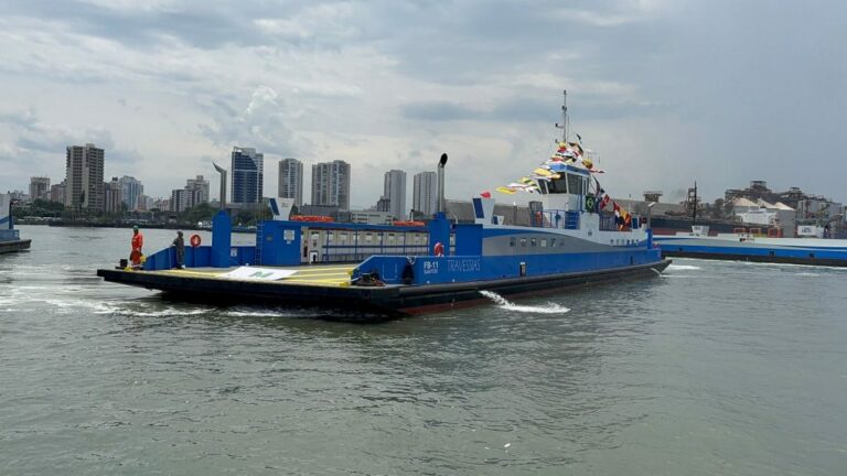 Governo SP entrega balsa reformada para a Baixada Santista