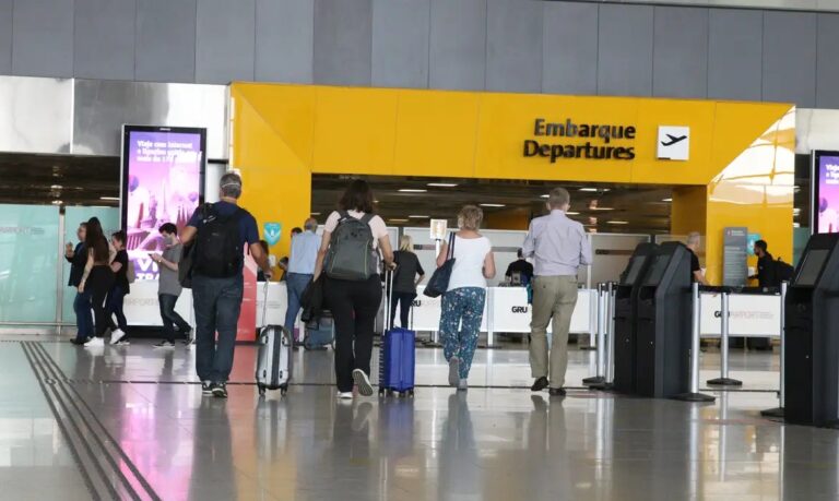 20 mil aposentados já compraram passagens pelo Programa Voa Brasil