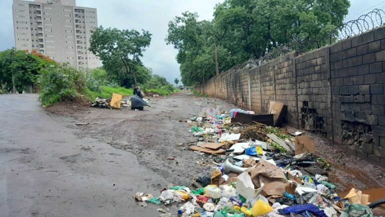 Vereadores aprovam a instalação de câmeras em locais com descarte irregular de lixo 
