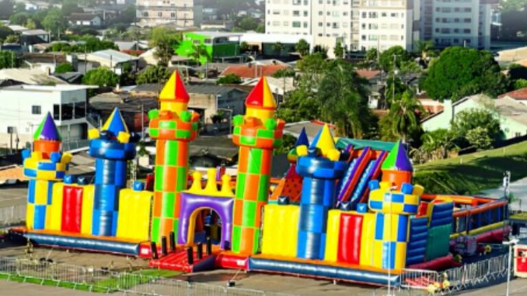 Castelo inflável gigante é encontrado pela polícia no interior de SP