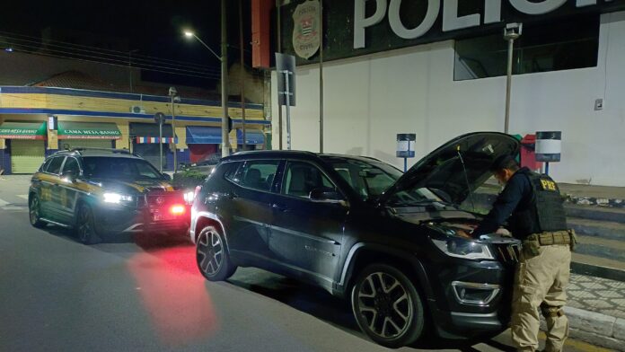 Carro furtado e avaliado em R$ 200 mil é recuperado na Dutra em Caçapava