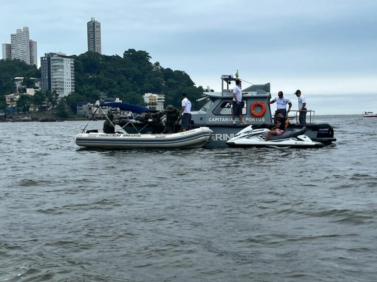 ‘Blitz’ no mar: GCM Ambiental Náutica aborda cerca de 15 embarcações e um jetski é apreendido