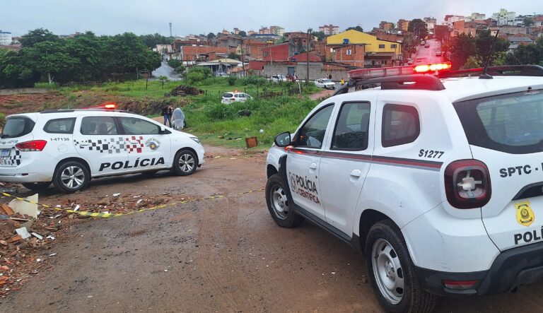 Dois jovens são encontrados mortos com marcas de tiro no DIC V