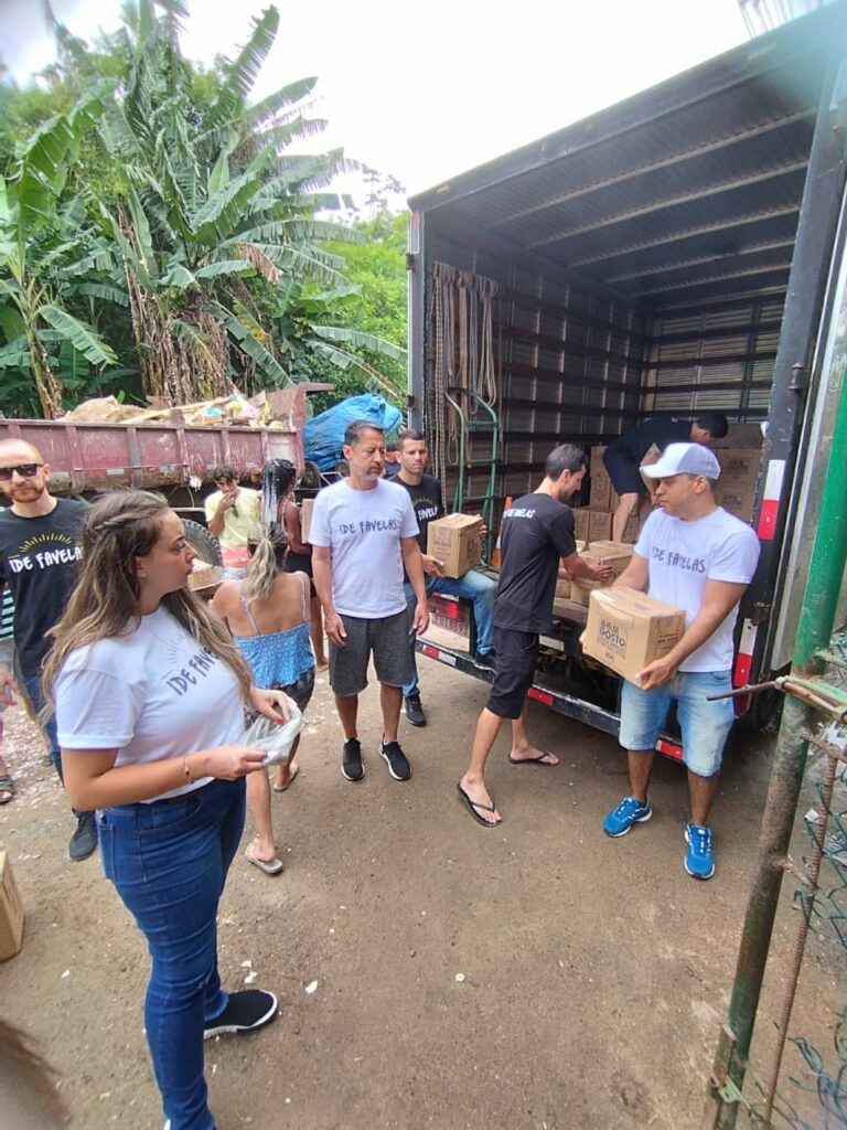 IDE Favelas e Amigos da Zona Noroeste promovem Natal solidário; Confira itens para doação