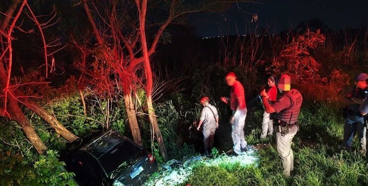 Mistério no Aracy: Carro cai em ribanceira e polícia investiga o caso
