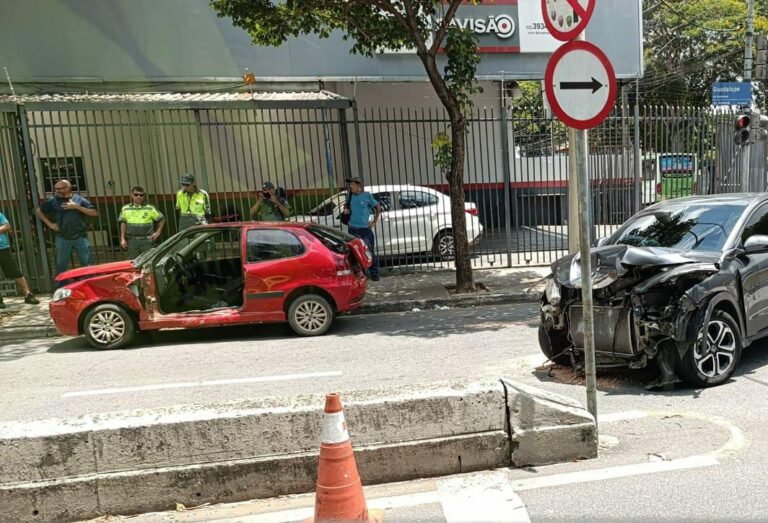 Acidente deixa dois feridos na zona sul de São José