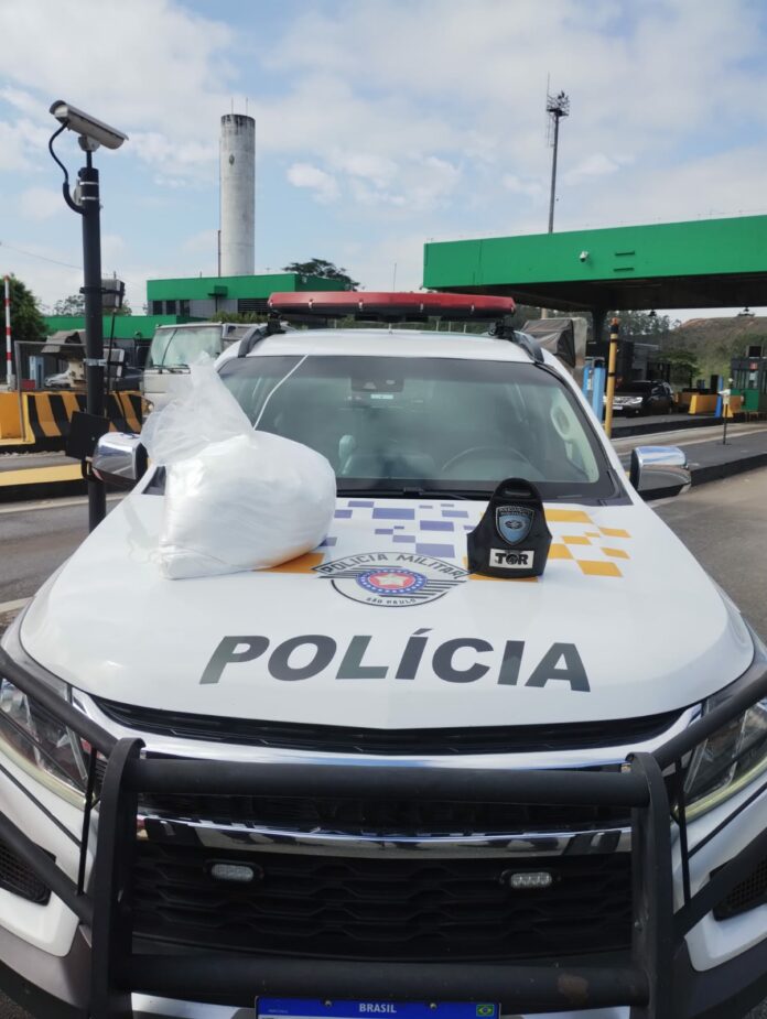 Homem é preso com cerca de 20 kg de substância para produção de drogas em São José Homem é preso com cerca de 20 kg de substância para produção de drogas em São José