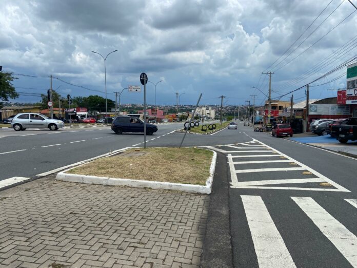 Menores que pilotavam moto roubada com arma falsa sofrem acidente em Campinas