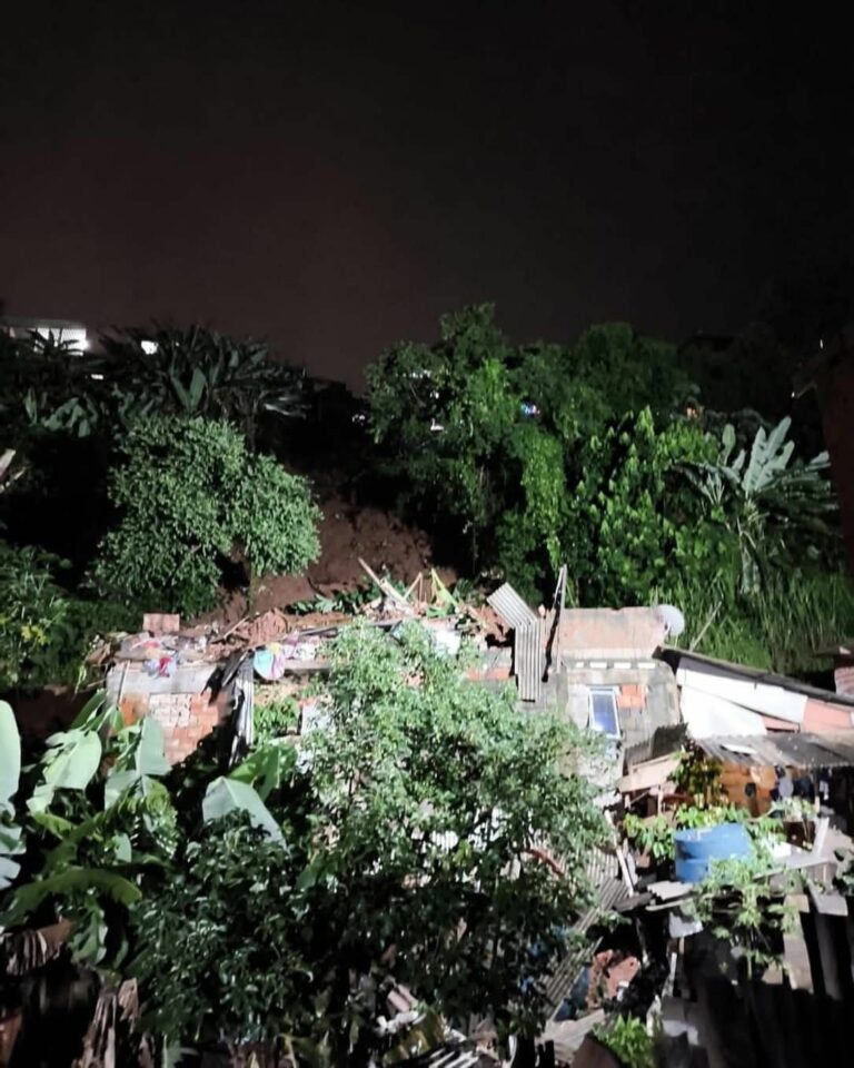 Deslizamento de terra deixa família soterrada em Várzea Paulista: Três mortos