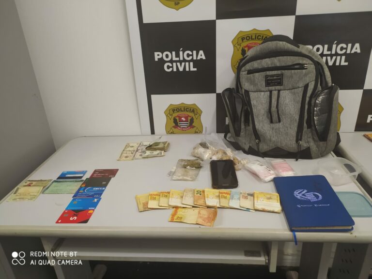 Pais de irmãos suspeitos de envolvimento com o tráfico de drogas são presos no BNH, em Santos