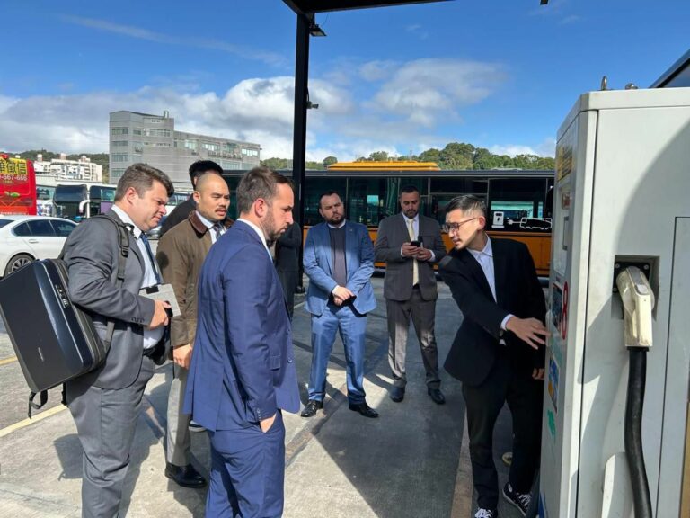 Tenente Coimbra, do PL, quer trazer para SP empresa de ônibus elétrico de Taiwan